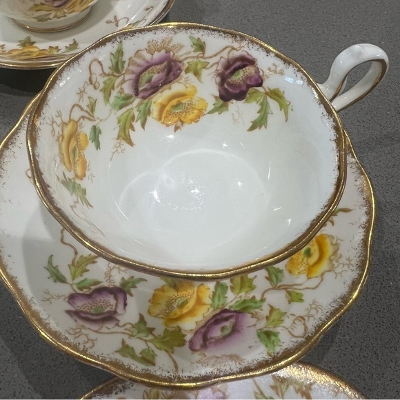 Vintage Royal Albert Crown China Poppies Tea Set – Service for 4 – Hand Painted - Picture 2 of 16